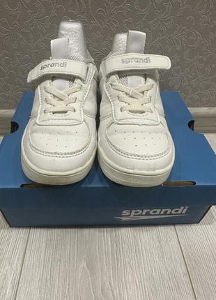 Кроссовки на девочку