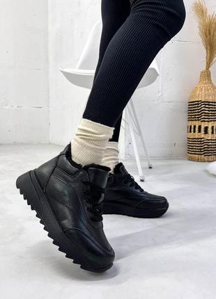 Жіночі зимові кросівки, чорні, натуральна шкіра3 фото