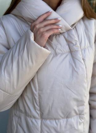 Зимнее удлиненное пальто прямого кроя с капюшоном8 фото