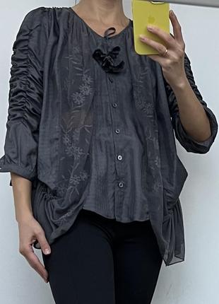 Шелковая блуза графитового цвета с кружевом2 фото