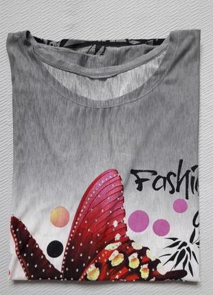 Незрівнянна футболка принт метелика зі стразами великого розміру5 фото