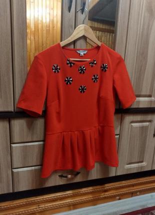 Кофта блуза з баскою, соковито червоного кольору із декором камінцями