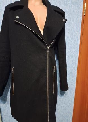 Черное пальто, страйнит, известный бренд1 фото