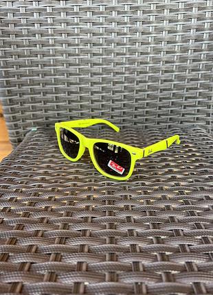 Сонцезахисні окуляри в стилі rayban