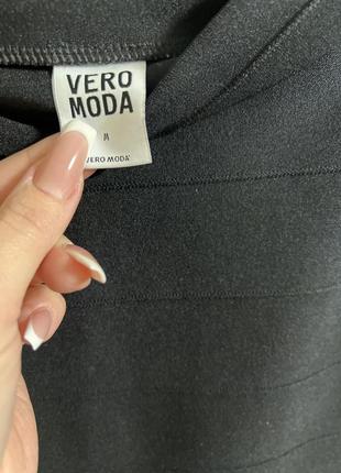 Короткое базовое платье vero moda, размер м2 фото