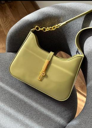 Женская сумка через плечо оливковая, нежно зеленая с золотой цепочкой и золотой пряжкой
