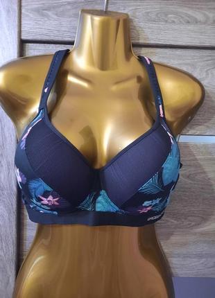 Класний бюстгальтер топ, розмір вказано 80с