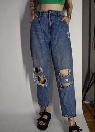 Плотные джинсы с рванками1 фото