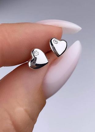 Серебряные серьги в виде сердца