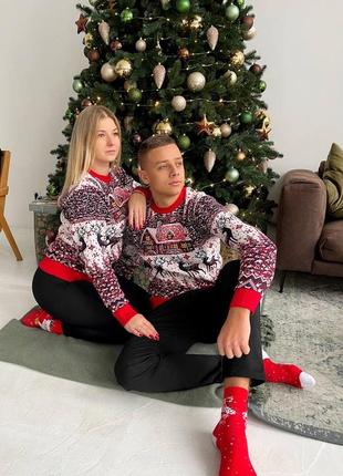 Мужской новогодний свитер с оленями и домом парные свитера с оленями женский мужской красный теплый приятный10 фото