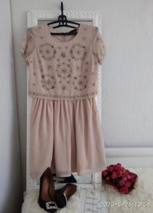 Казкове ніжне плаття з декором р.38/10