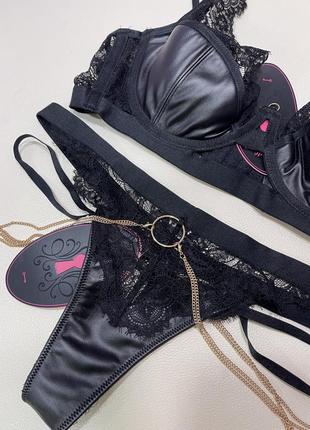 Эротический, сексуальный, кружевной, кожаный комплект бюстгальтер и стринги из лимитированной серии privat collection от hunkemoller6 фото