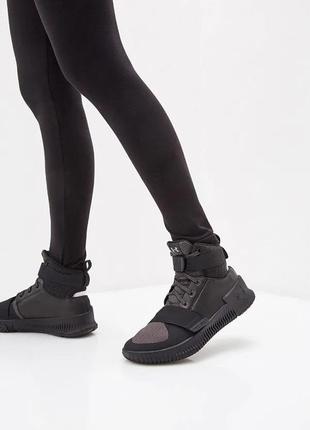 Черные высокие кроссовки хайтопы ботинки кожзам с черной подошвой на липучках under armour ultimate2 фото