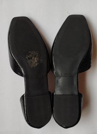 Черные кожаные балетки босоножки туфли на низком ходу квадратным носком на широкую ногу принт рептил10 фото
