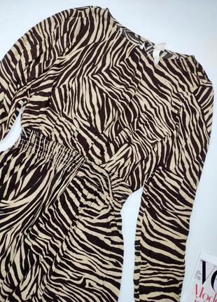 Платье короткое женское бежевого цвета в черную полоску зебра от бренда hm s2 фото