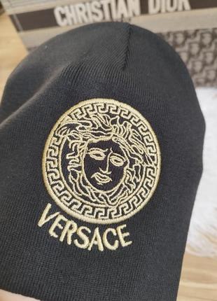 Стильная шапка в стиле versace2 фото