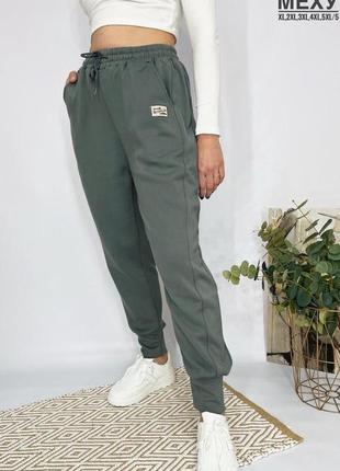 Зручні жіночі джогери тринитка на хутрі великі розміри 52-54 світло-сірі5 фото