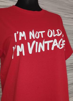 Красная футболка с слоганом я не старый, я винтажный2 фото