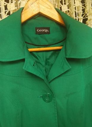 Пальто весняне модного зеленого кольору8 фото