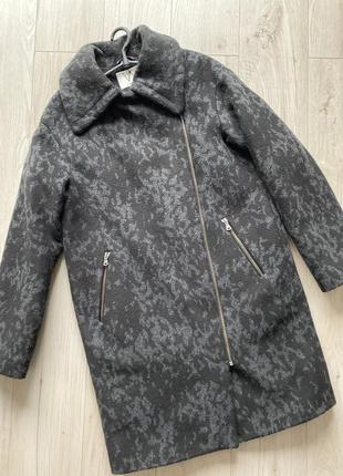 Красивое пальто на подкладке косуха черно-серое с 8-10