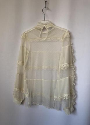Прозора гіпюрова блузка трикотаж мережива романтик молочний колір стійка комір гіпюр5 фото