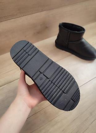 Натуральні шкіряні уги черевики чоботи дутики короткі низькі чорні розміри шерсть3 фото