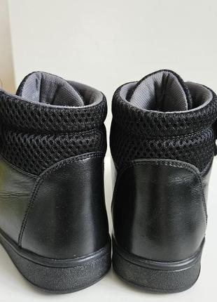 Зимние кожаные ботинки в состоянии новых / 35 размер4 фото