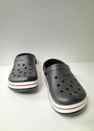 Кроксы черные с белой полоской с-5234. размеры: 36,37,38,39,40.