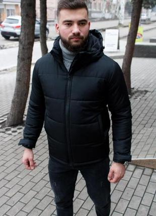 Чоловіча зимова куртка чорна однотонна без принтів коротка з капюшоном (bon)2 фото
