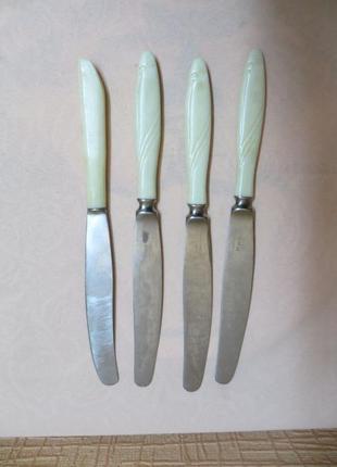 Ножі з неіржавкої сталі.