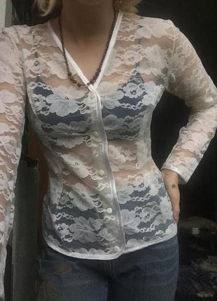 Біла мереживна накидка