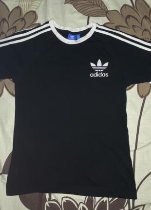 Футболка adidas(адідас) з лампасами