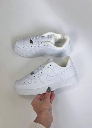 Женские зимние кроссовки nike air force white winter low белые кожаные найк аир форс с мехом (bon)