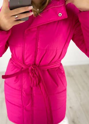 Тёплая удлинённая зимняя курточка куртка пальто стёганое матовая чёрная серая розовая малиновая с капюшоном парка шуба пуховик7 фото