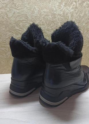 Жіночі зимові черевики3 фото