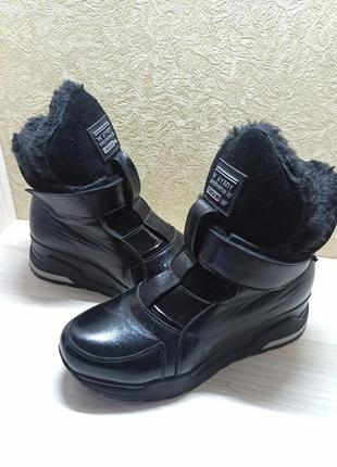 Жіночі зимові черевики4 фото