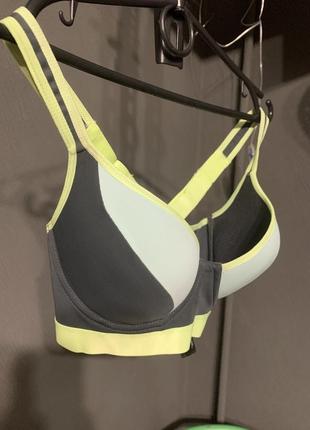 Спортивний топ розмір 34в (75в)