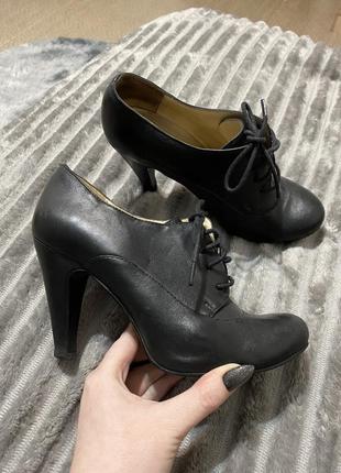 Черевики на каблуку,  чёрные ботинки туфли2 фото