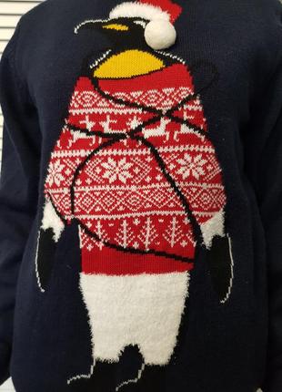 Новогодний свитер кофта с пингвином с гирляндой tu3 фото