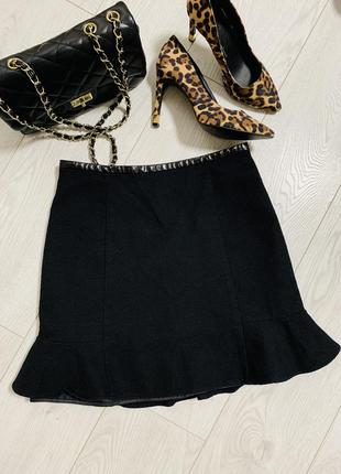 Женская базовая классическая юбка мини длины от бренда oasis