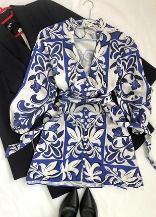 Лляне плаття в принт від бренду zara
