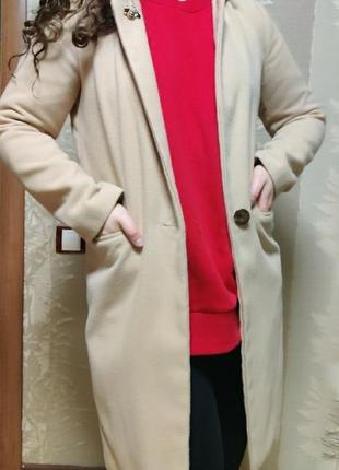 Модне бежеве пальто