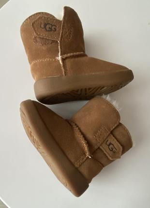 Зимові замшеві чоботи ugg для немовлят на 0-3 місяці7 фото