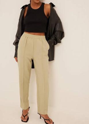 Бежеві класичні брюки na-kd elastic waist seanline pants