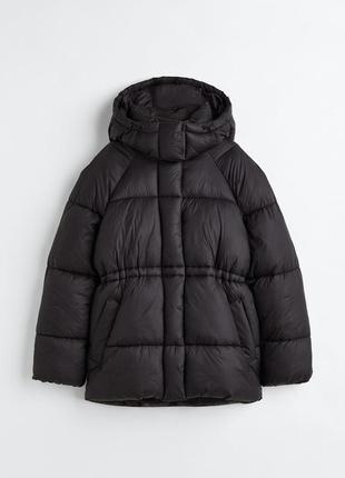 Пуховик с капюшоном на синтепоне от бренда h&m
