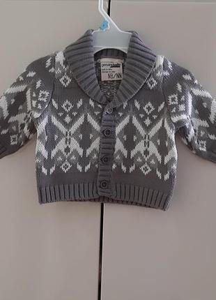Стильный свитер, кардиган oshkosh на 3 месяца.1 фото