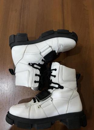 Кожаные зимние ботинки lovinni de luxe белые с мехом3 фото