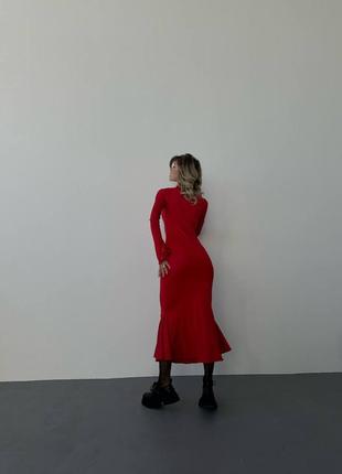 Платье миди однонтонное на длинный рукав приталенное качественная стильная трендовая красная2 фото