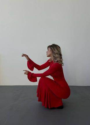 Платье миди однонтонное на длинный рукав приталенное качественная стильная трендовая красная8 фото