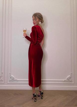 Вечернее платье из королевского бархата, создаст изысканный коктельный образ2 фото
